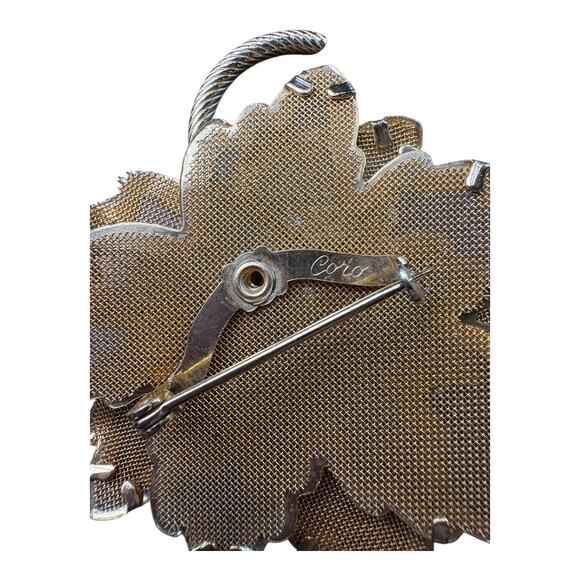 Vintage Coro Gold Tone Maple Leaf Brooch Pin Faux Pearls Signed Mid-Century - Picture 3 of 4